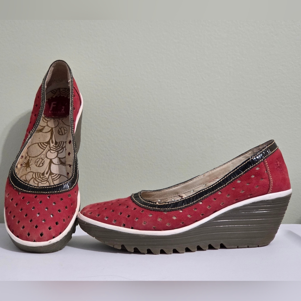 🍓 Sweet Strawberry Fly London Wedges 🍓 Sz 41 (10-10.5) Boho Cottagecore